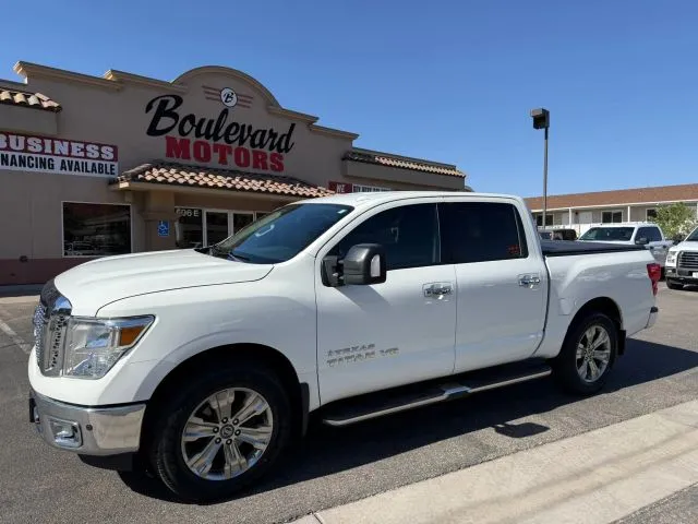 2018 Nissan Titan Crew Cab SV Pickup 4D 5 1/2 ft