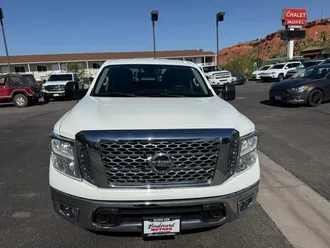2018 Nissan Titan Crew Cab photo 3