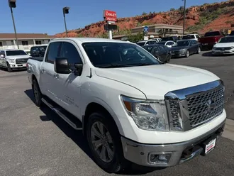 2018 Nissan Titan Crew Cab photo 4