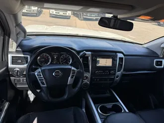 2018 Nissan Titan Crew Cab photo 7