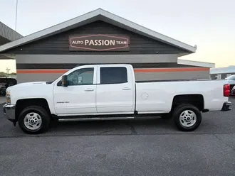 2017 Chevrolet Silverado 2500 HD Crew Cab photo 2