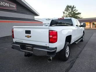 2017 Chevrolet Silverado 2500 HD Crew Cab photo 3