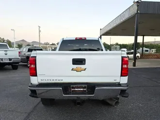 2017 Chevrolet Silverado 2500 HD Crew Cab photo 4