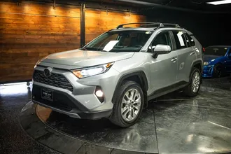 2019 TOYOTA RAV4 photo 2