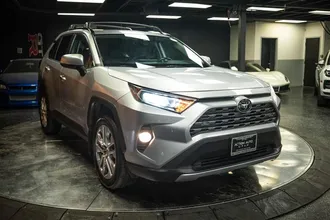 2019 TOYOTA RAV4 photo 5