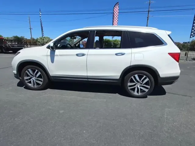 2018 Honda Pilot Touring Sport Utility 4D