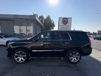2019 Cadillac Escalade photo 2