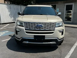 2018 Ford Explorer Platinum photo 2
