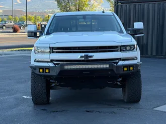 2017 Chevrolet Silverado 1500 photo 2