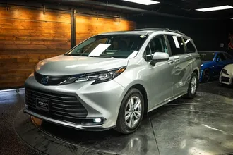 2024 TOYOTA SIENNA photo 2