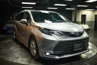 2024 TOYOTA SIENNA photo 5