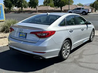 2017 Hyundai Sonata photo 3