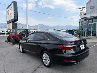 2019 Volkswagen Jetta photo 3