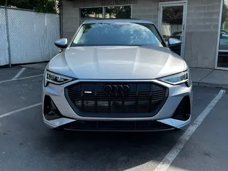2022 Audi e-tron Sportback quattro Premium S line photo 2