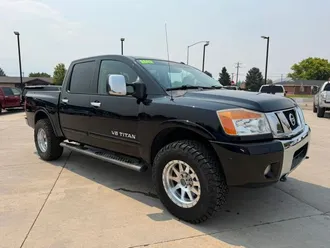 2012 Nissan Titan Crew Cab photo 2