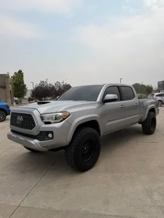 2019 Toyota Tacoma Double Cab photo 2