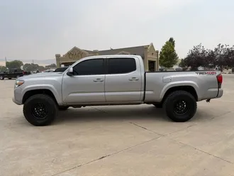 2019 Toyota Tacoma Double Cab photo 3