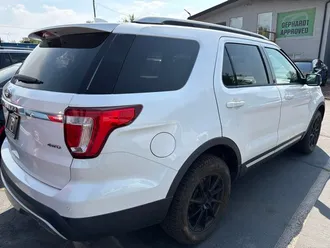 2016 Ford Explorer photo 2