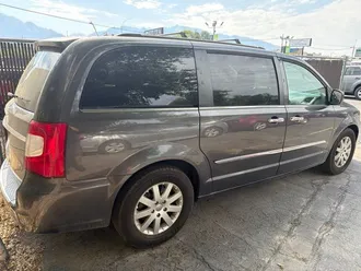 2015 Chrysler Town & Country photo 2