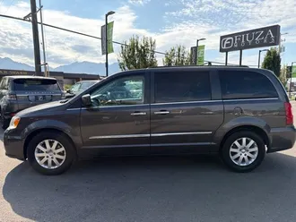 2015 Chrysler Town & Country photo 3