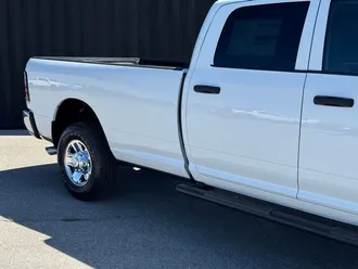 2027 Ram 3500 photo 4