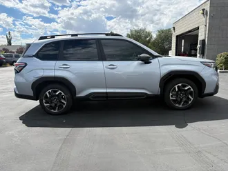 2025 Subaru Forester photo 4