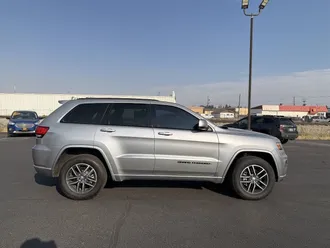 2018 Jeep Grand Cherokee photo 2