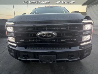 2024 Ford F-350 Super Duty Lariat photo 2