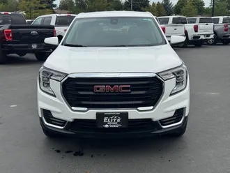 2024 GMC Terrain photo 2