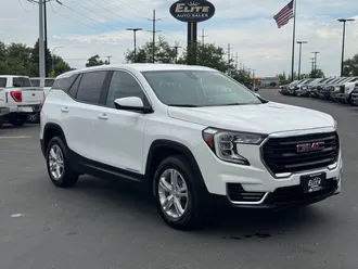 2024 GMC Terrain photo 3