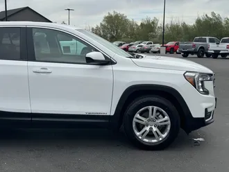 2024 GMC Terrain photo 4