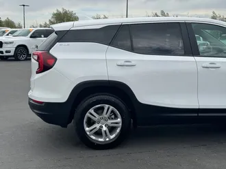 2024 GMC Terrain photo 5