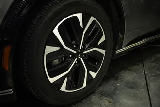 2023 KIA EV6 photo 3