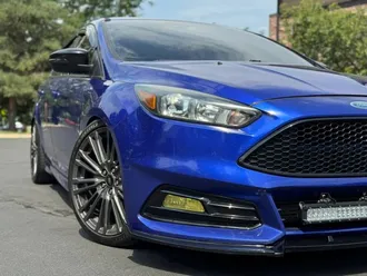 2015 Ford Focus ST photo 2