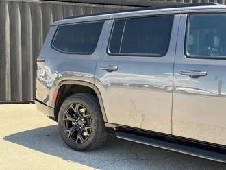 2023 Jeep Wagoneer photo 5