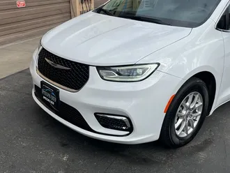 2024 Chrysler Pacifica Touring L photo 6