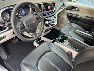 2024 Chrysler Pacifica Touring L photo 2