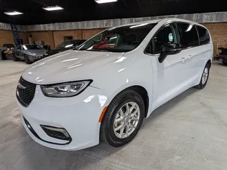 2024 Chrysler Pacifica Touring L photo 5
