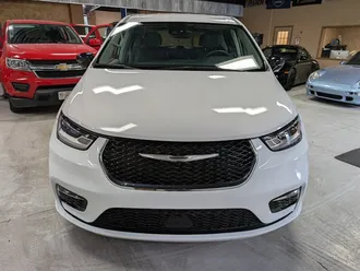 2024 Chrysler Pacifica Touring L photo 6