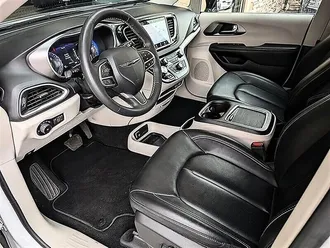 2024 Chrysler Pacifica Touring L photo 2