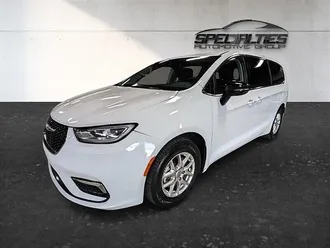 2024 Chrysler Pacifica Touring L photo 5