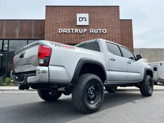 2018 Toyota Tacoma photo 6