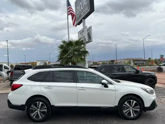 2018 Subaru Outback photo 2