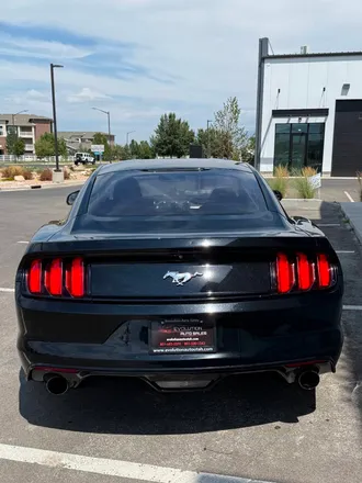 2016 Ford Mustang photo 4