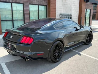 2016 Ford Mustang photo 5