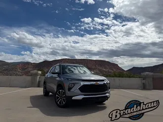2025 Chevrolet TrailBlazer photo 2
