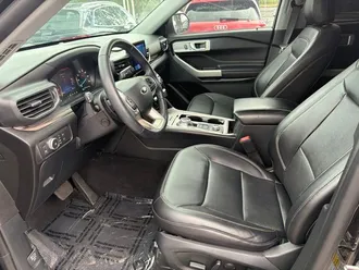 2021 Ford Explorer photo 3