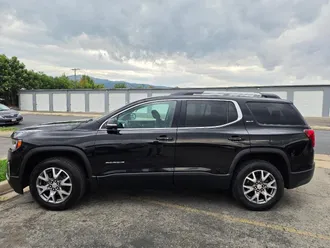 2020 GMC Acadia photo 2