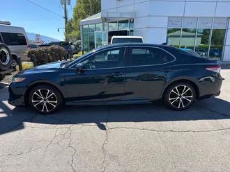 2019 Toyota Camry photo 2