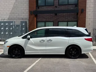 2018 Honda Odyssey photo 2